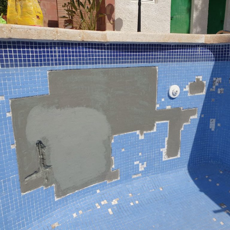 REPARACIÓN GRESITE EN REFORMA DE PISCINA