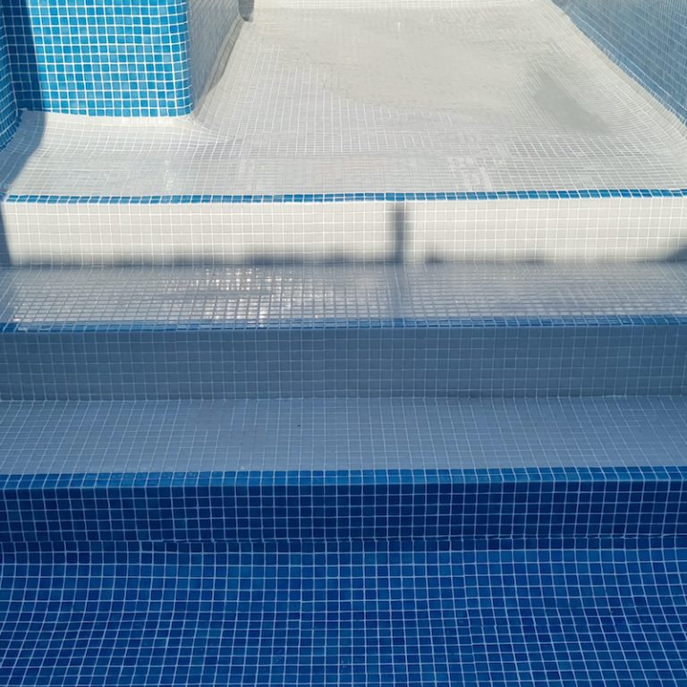 REPARACIÓN ESCALÓN DE PISCINA TERMINADA