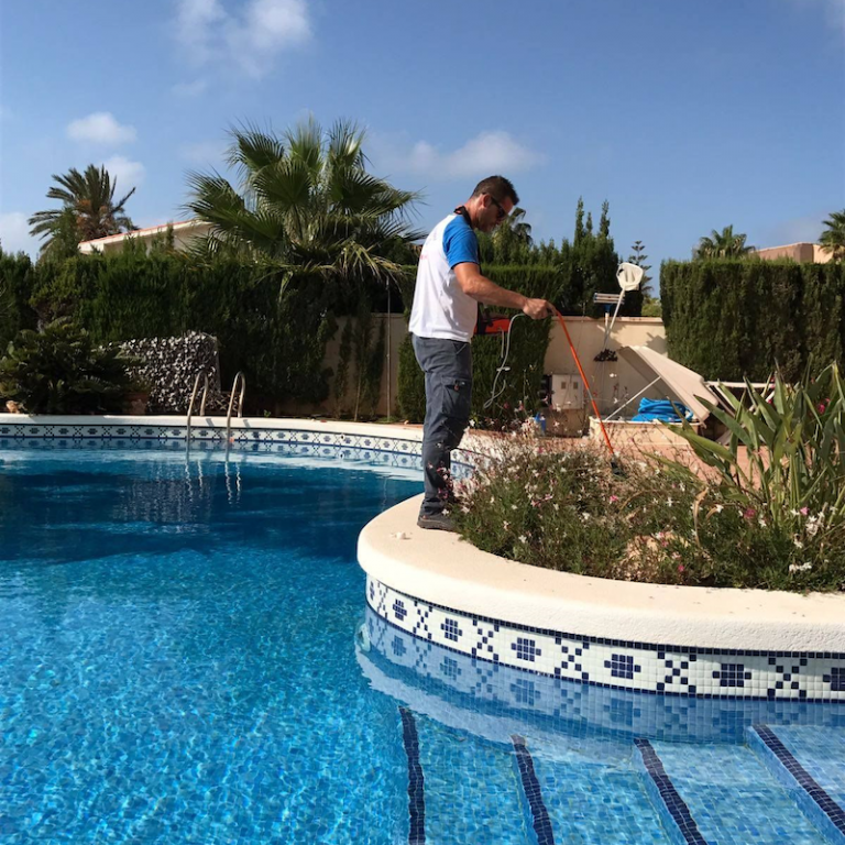 REPARACIÓN DE PISCINAS Y DETECCIÓN DE FUGAS